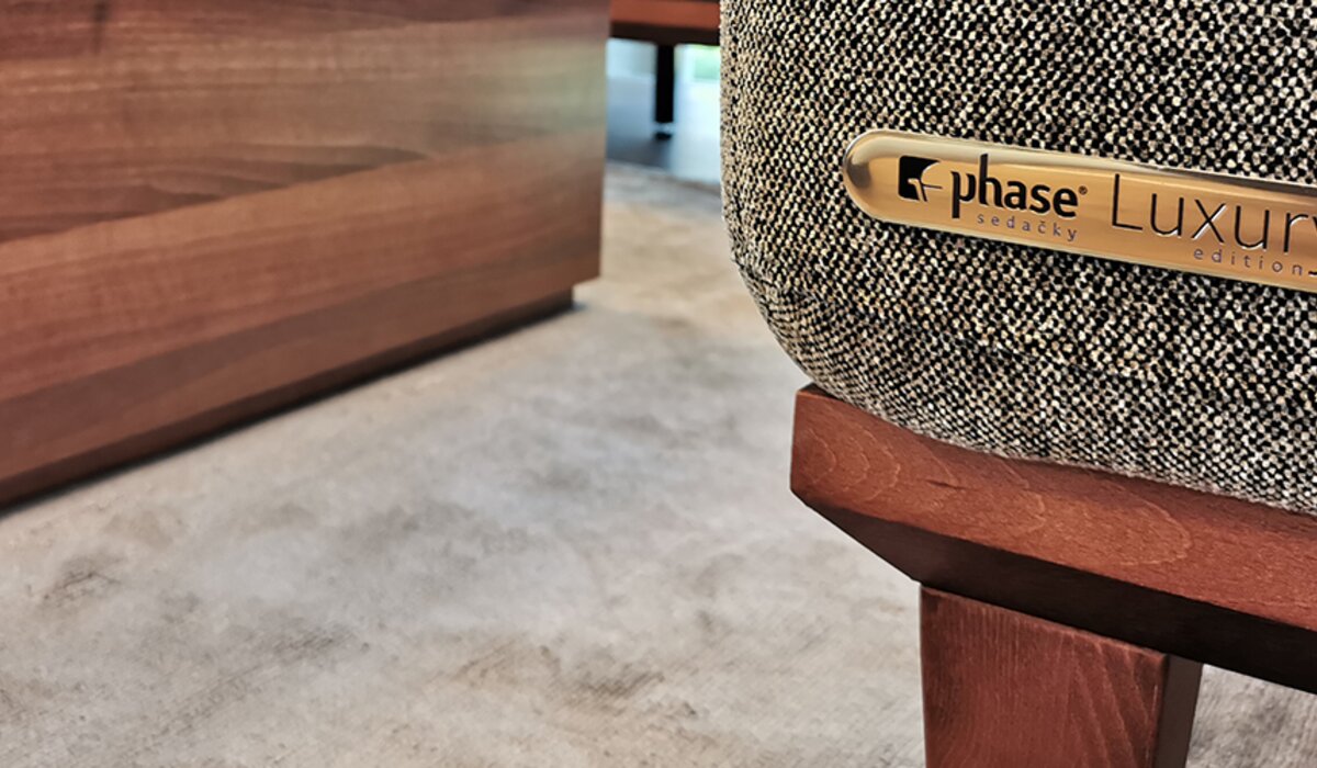 Hliníkový štítek pro společnost PHASE – specialistu na výrobu sedaček | © RATHGEBER, k.s.
